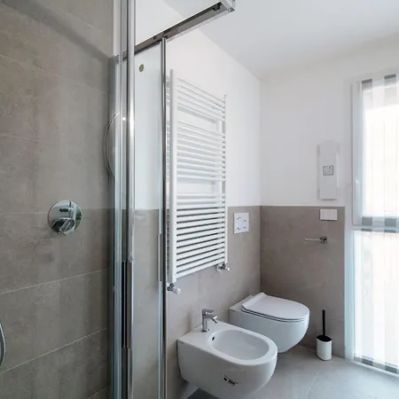 Cozy Joivy 3 With Parking Apartment Como