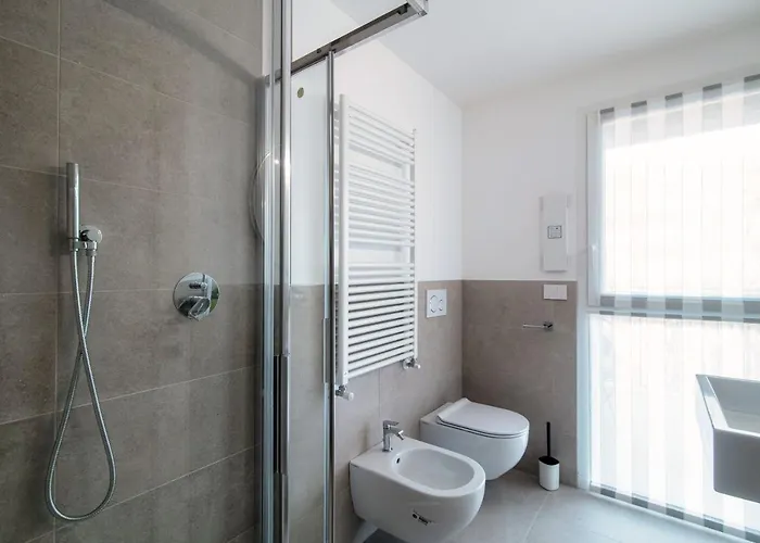 Cozy Joivy 3 With Parking Apartment Como